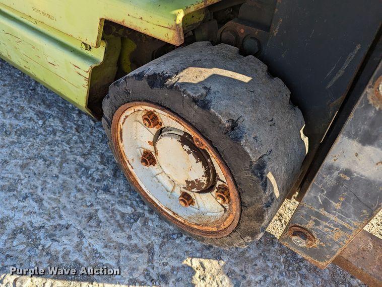image for item LP9240 Clark GCS25MC  forklift