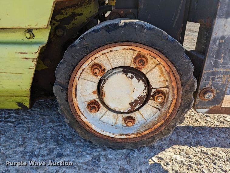 image for item LP9240 Clark GCS25MC  forklift