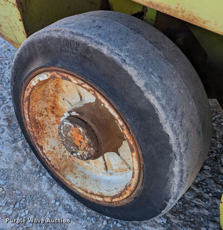 image for item LP9240 Clark GCS25MC  forklift