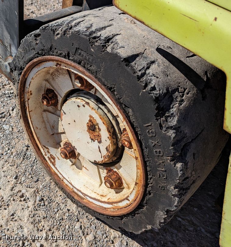 image for item LP9240 Clark GCS25MC  forklift