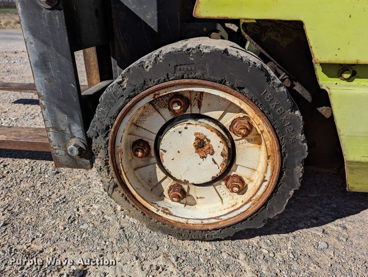 image for item LP9240 Clark GCS25MC  forklift