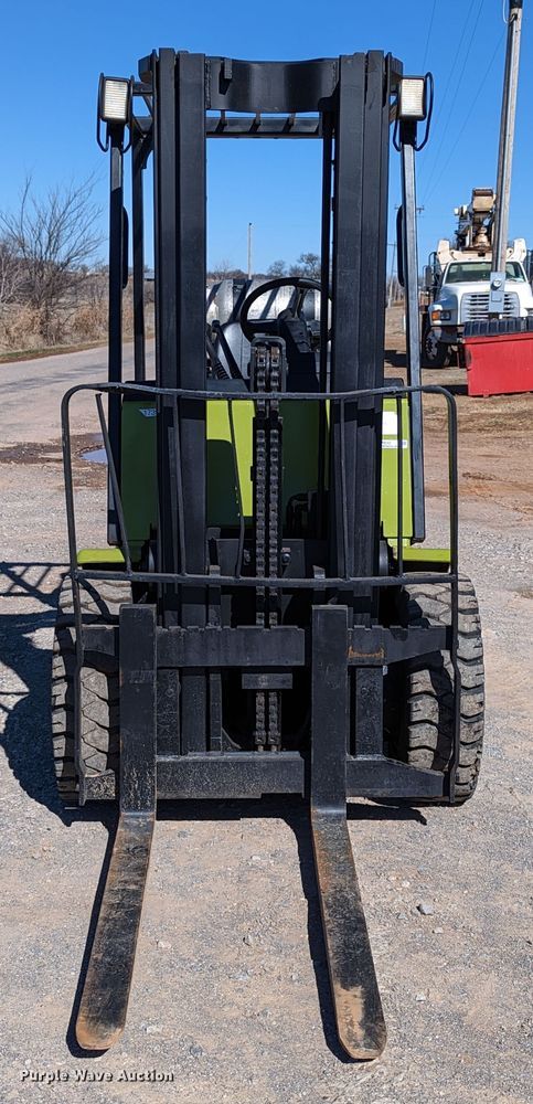 image for item LP9242 Clark CGP30  forklift