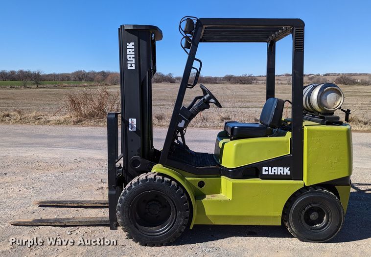 image for item LP9242 Clark CGP30  forklift