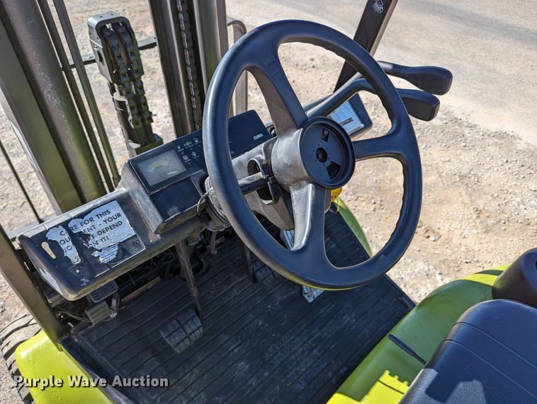 image for item LP9242 Clark CGP30  forklift