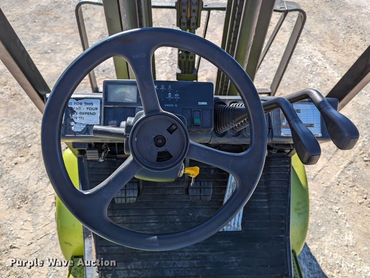 image for item LP9242 Clark CGP30  forklift