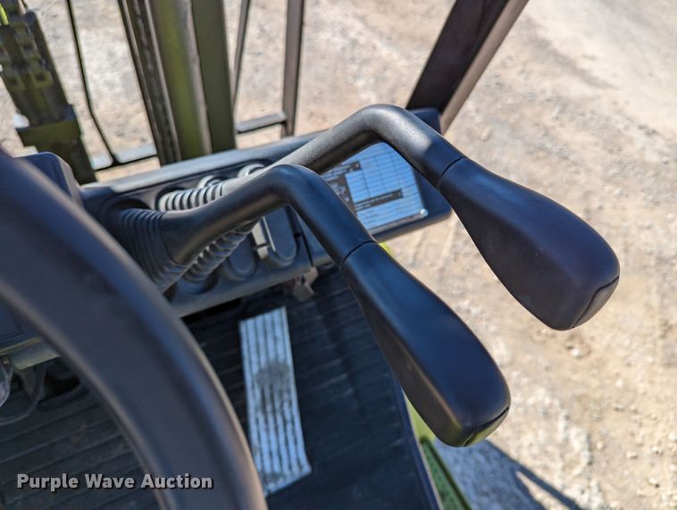 image for item LP9242 Clark CGP30  forklift