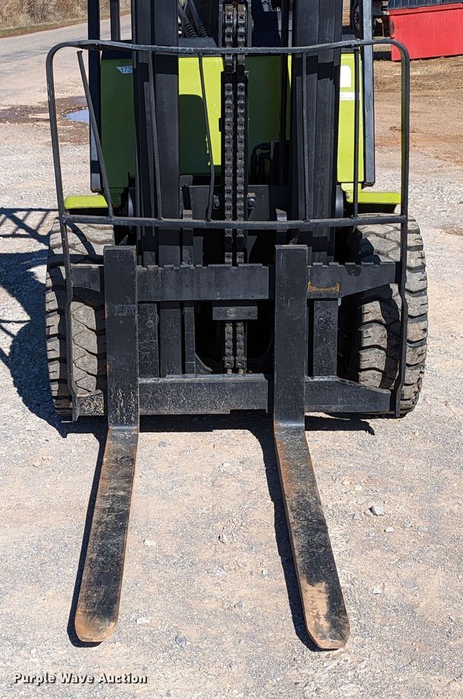 image for item LP9242 Clark CGP30  forklift