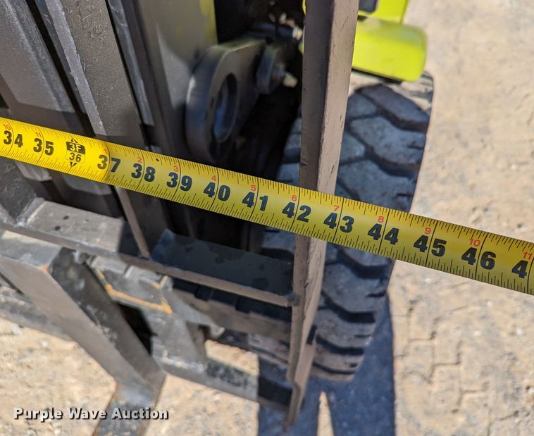 image for item LP9242 Clark CGP30  forklift