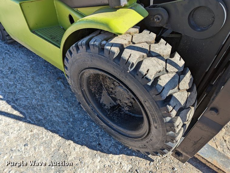 image for item LP9242 Clark CGP30  forklift