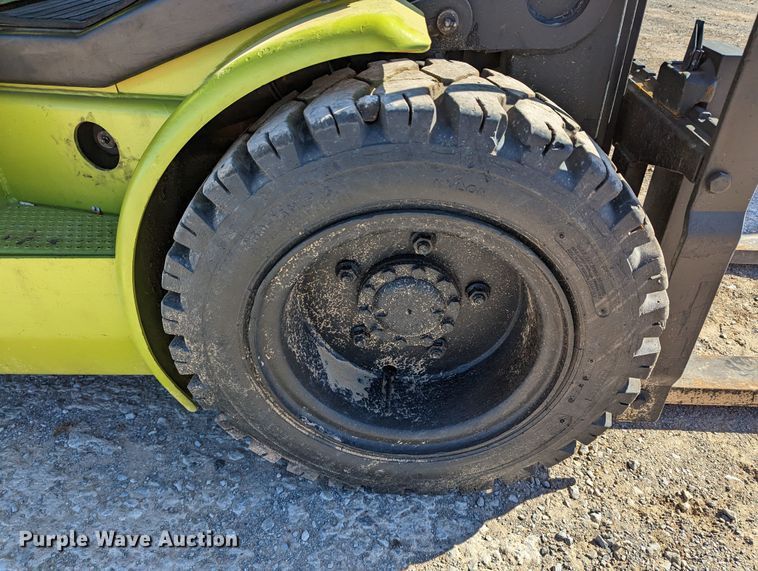 image for item LP9242 Clark CGP30  forklift