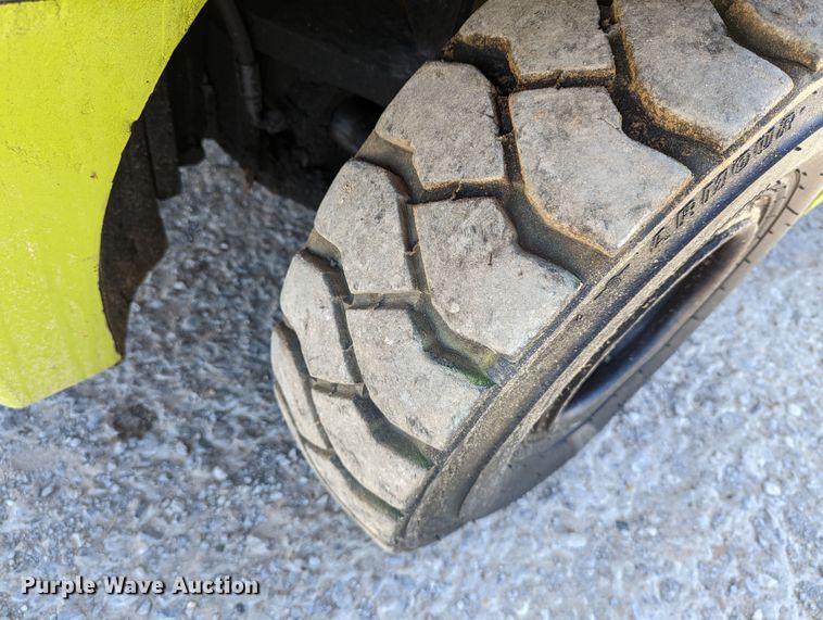 image for item LP9242 Clark CGP30  forklift