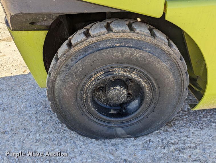 image for item LP9242 Clark CGP30  forklift