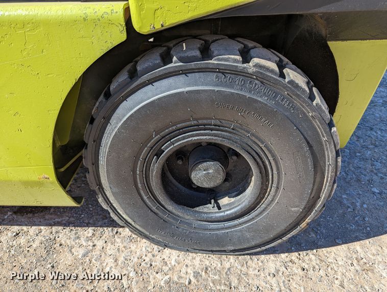 image for item LP9242 Clark CGP30  forklift