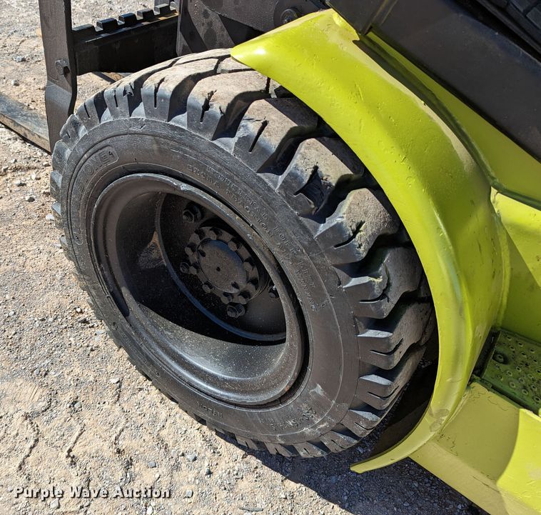 image for item LP9242 Clark CGP30  forklift