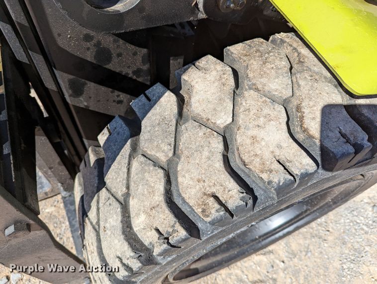 image for item LP9242 Clark CGP30  forklift