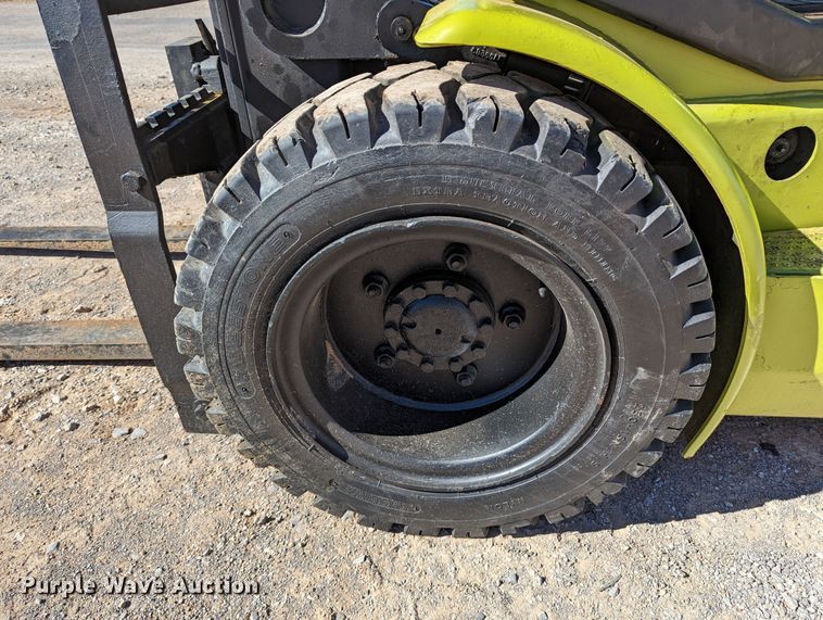 image for item LP9242 Clark CGP30  forklift