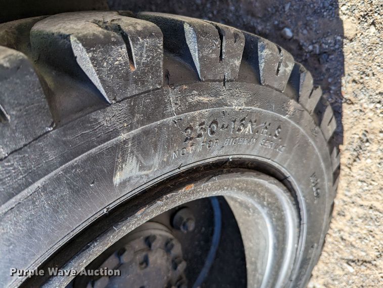 image for item LP9242 Clark CGP30  forklift