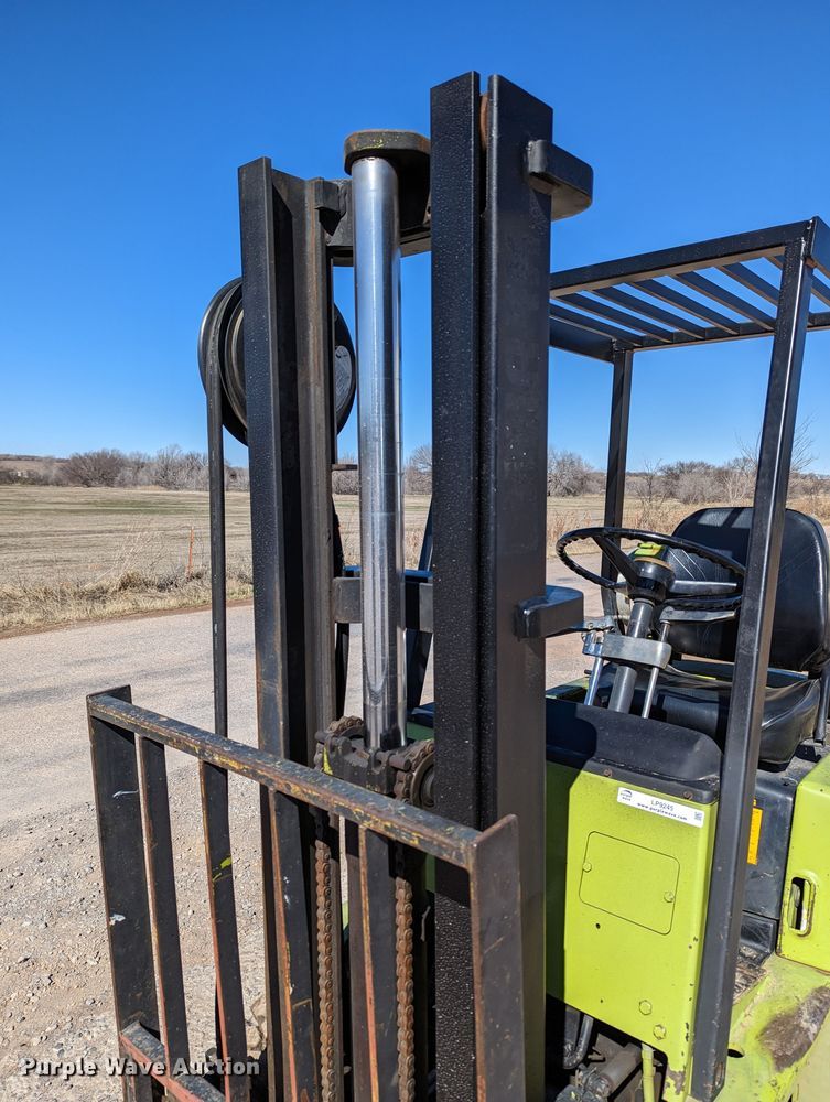 image for item LP9245 Clark C500-Y30  forklift