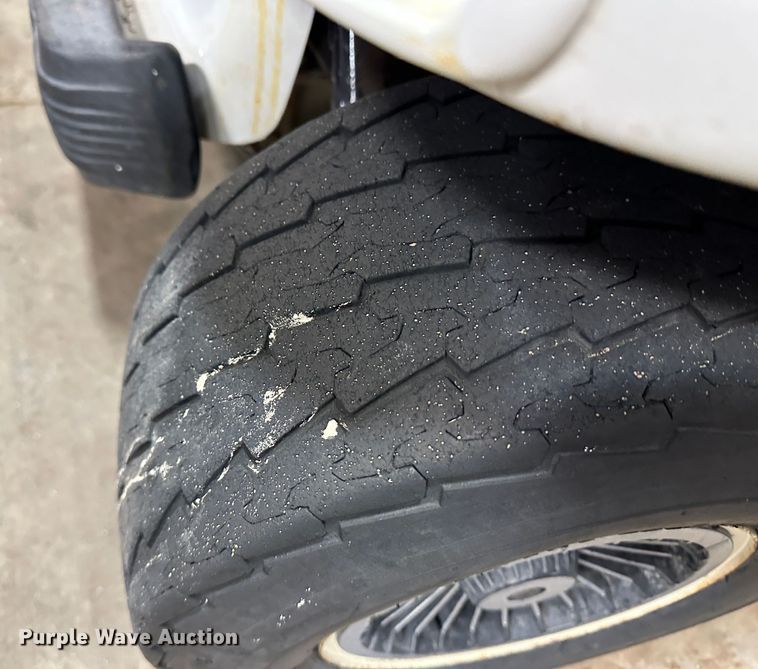 image for item LT9073 (2) utility vehicles