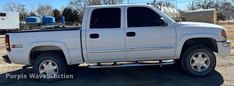 image for item LT9109 2005 GMC Sierra 1500  Crew Cab pickup truck