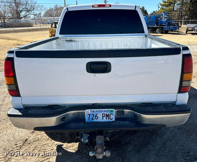 image for item LT9109 2005 GMC Sierra 1500  Crew Cab pickup truck