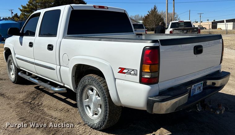 image for item LT9109 2005 GMC Sierra 1500  Crew Cab pickup truck