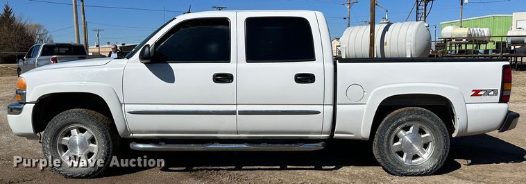 image for item LT9109 2005 GMC Sierra 1500  Crew Cab pickup truck