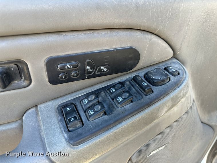 image for item LT9109 2005 GMC Sierra 1500  Crew Cab pickup truck