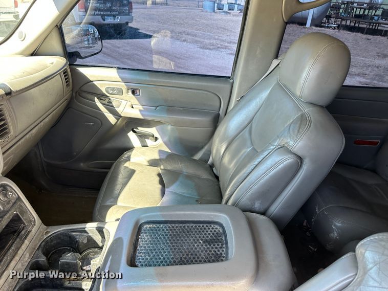 image for item LT9109 2005 GMC Sierra 1500  Crew Cab pickup truck