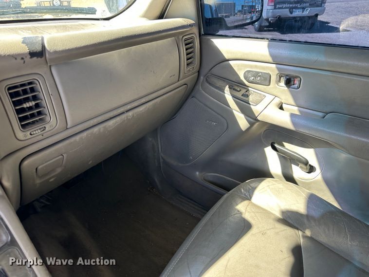 image for item LT9109 2005 GMC Sierra 1500  Crew Cab pickup truck