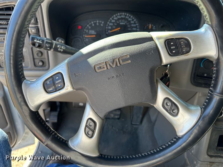 image for item LT9109 2005 GMC Sierra 1500  Crew Cab pickup truck