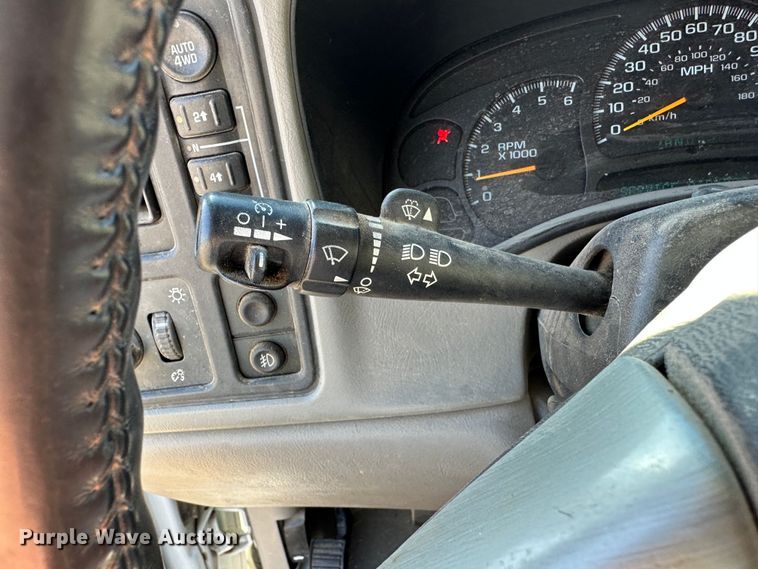 image for item LT9109 2005 GMC Sierra 1500  Crew Cab pickup truck