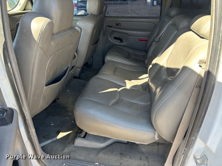 image for item LT9109 2005 GMC Sierra 1500  Crew Cab pickup truck