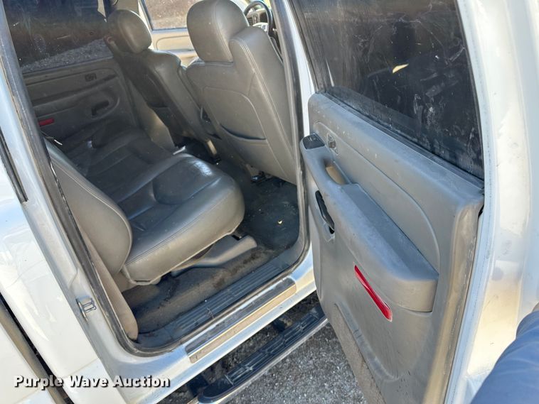 image for item LT9109 2005 GMC Sierra 1500  Crew Cab pickup truck