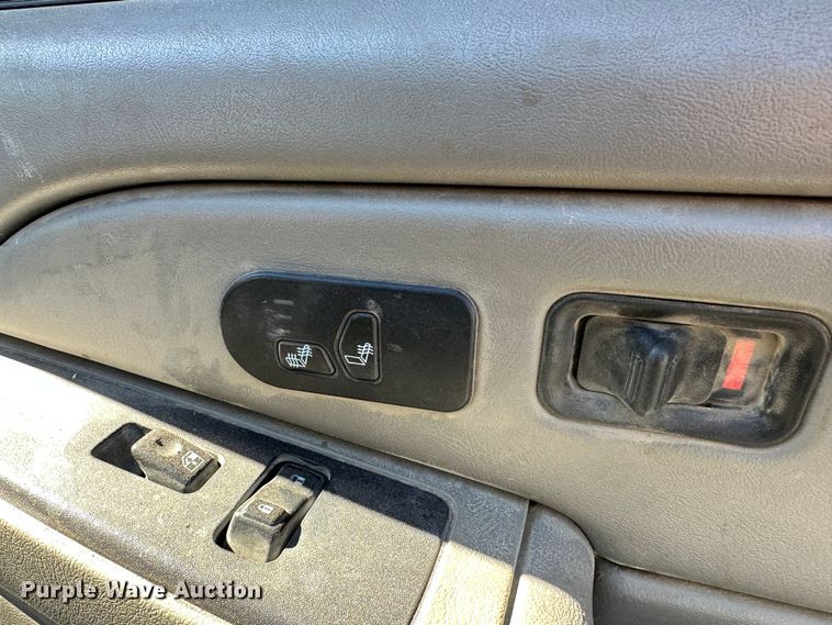 image for item LT9109 2005 GMC Sierra 1500  Crew Cab pickup truck