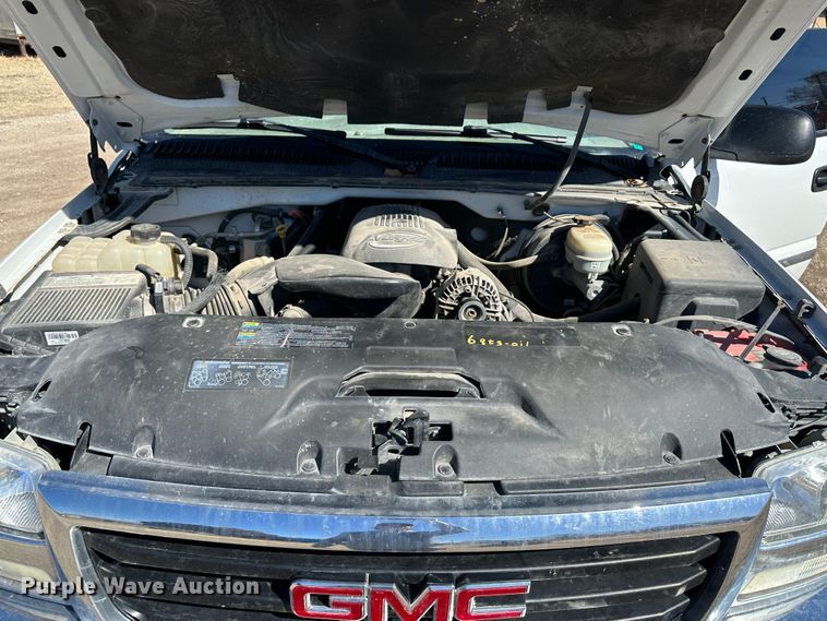 image for item LT9109 2005 GMC Sierra 1500  Crew Cab pickup truck