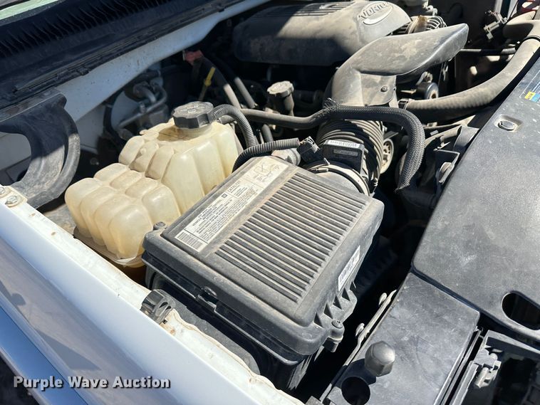 image for item LT9109 2005 GMC Sierra 1500  Crew Cab pickup truck