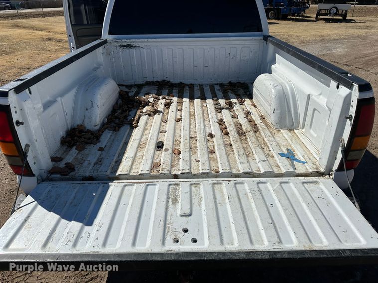 image for item LT9109 2005 GMC Sierra 1500  Crew Cab pickup truck