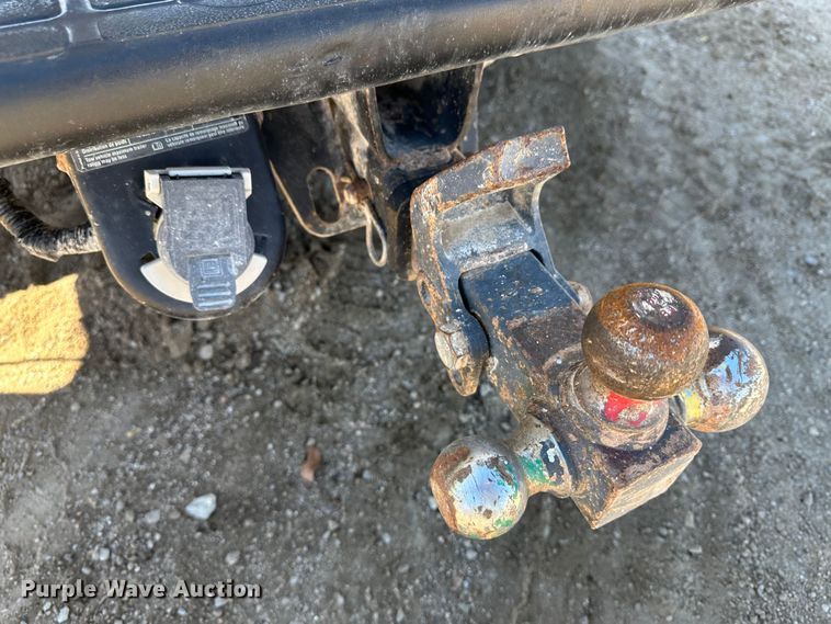 image for item LT9109 2005 GMC Sierra 1500  Crew Cab pickup truck