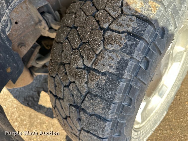 image for item LT9109 2005 GMC Sierra 1500  Crew Cab pickup truck