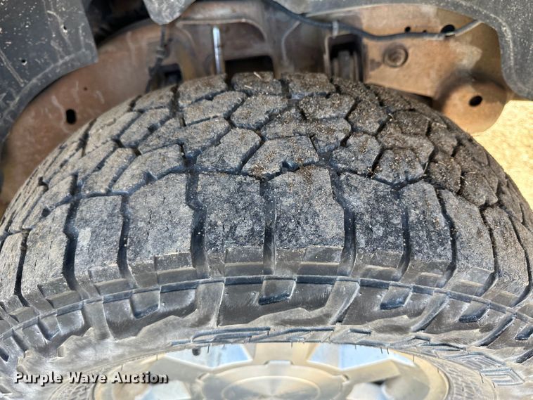 image for item LT9109 2005 GMC Sierra 1500  Crew Cab pickup truck