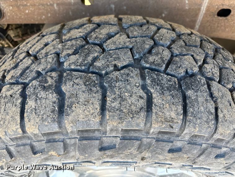 image for item LT9109 2005 GMC Sierra 1500  Crew Cab pickup truck