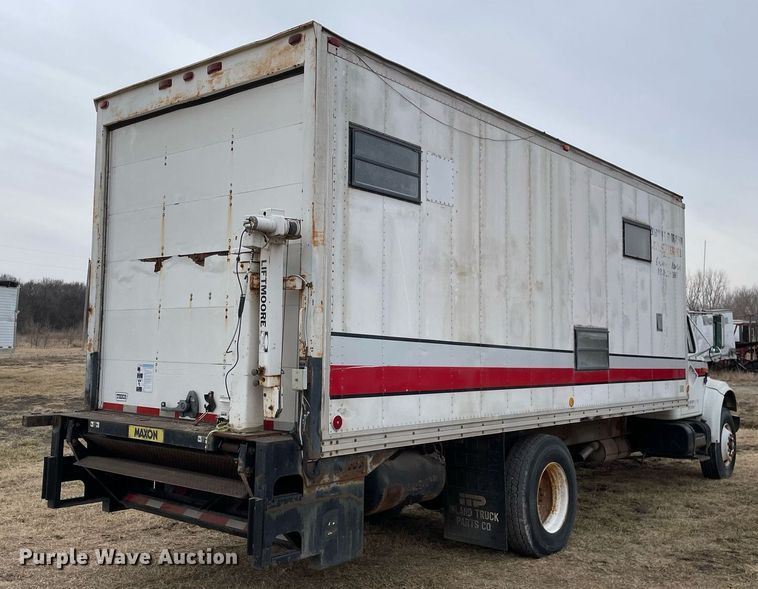 image for item MB9005 1993 International 4700  box truck