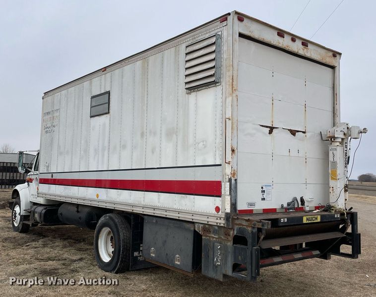 image for item MB9005 1993 International 4700  box truck