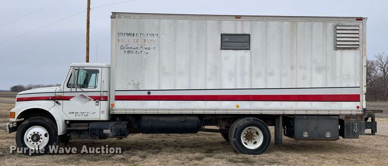 image for item MB9005 1993 International 4700  box truck