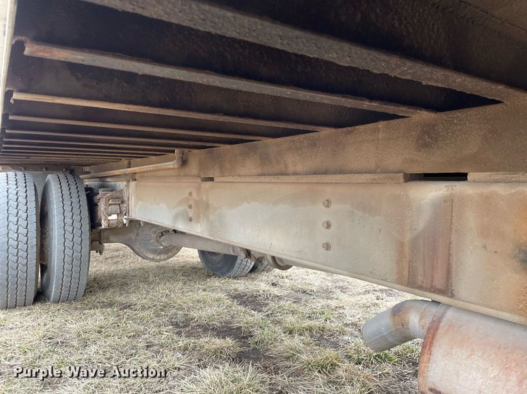 image for item MB9005 1993 International 4700  box truck