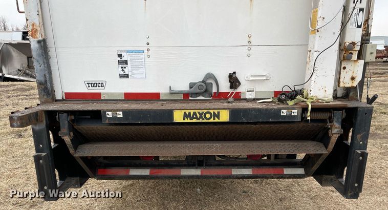 image for item MB9005 1993 International 4700  box truck