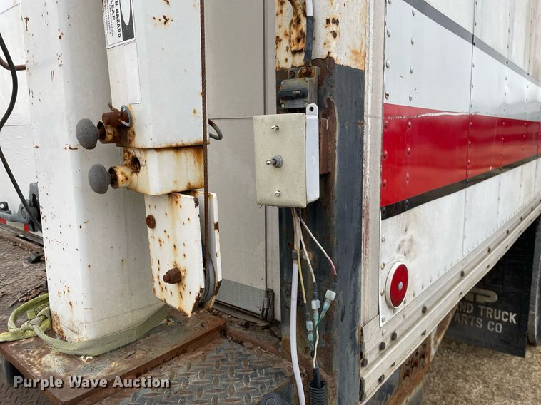 image for item MB9005 1993 International 4700  box truck