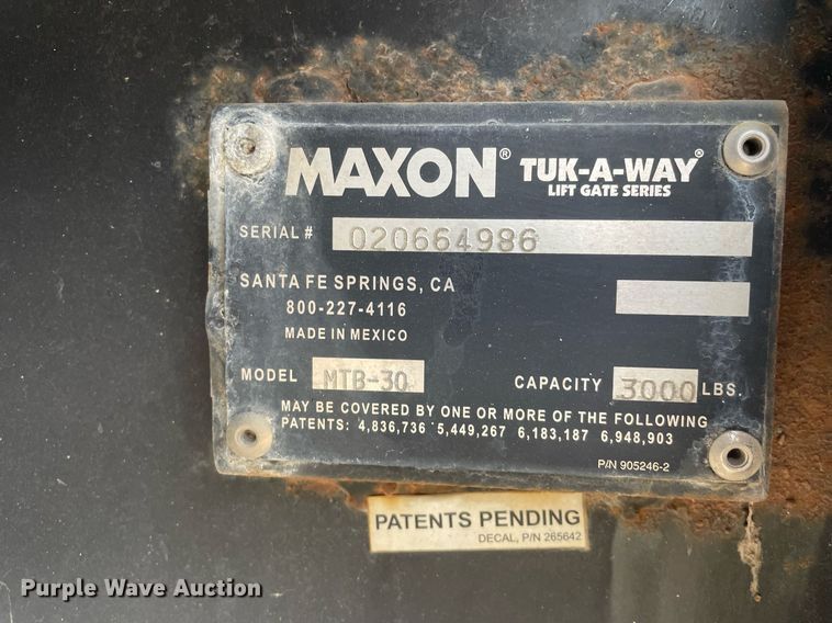 image for item MB9005 1993 International 4700  box truck