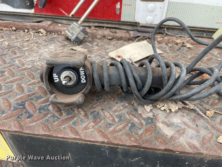 image for item MB9005 1993 International 4700  box truck